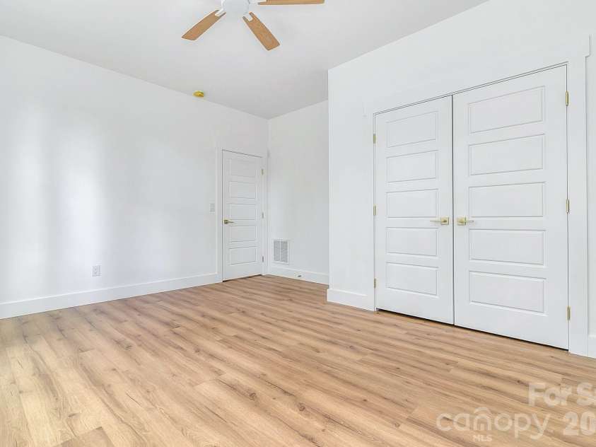 19 Green Valley Road, Asheville, NC 28806.  MLS# CAR4411506, YatesRealty ID 41881. 