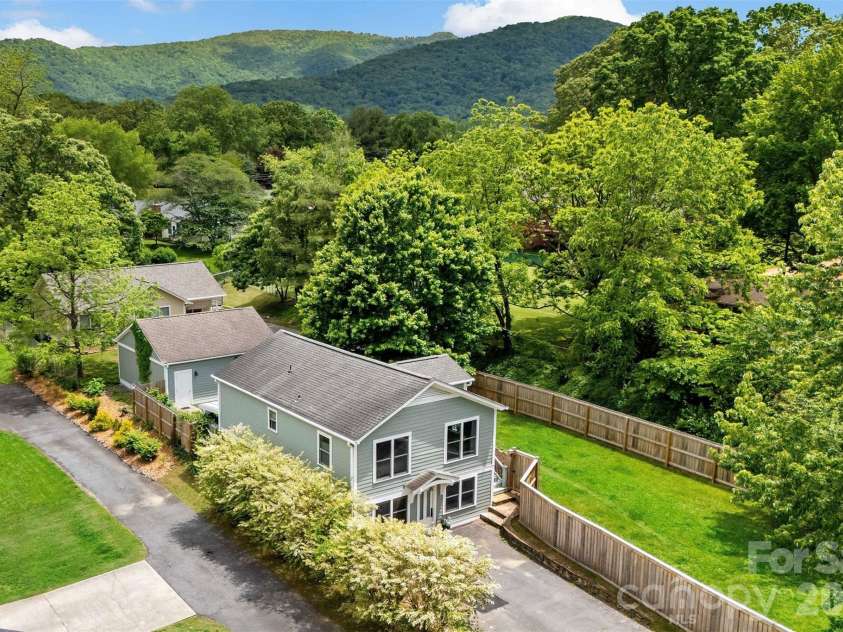 24 Browndale Road, Asheville, NC 28805.  MLS# CAR4407977, YatesRealty ID 41882. 