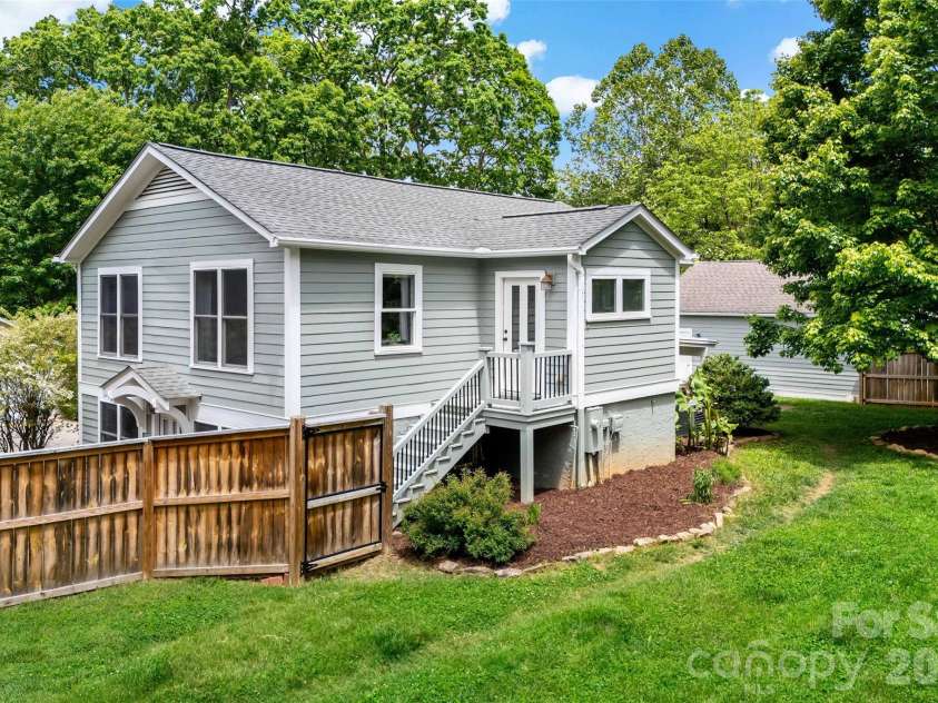 24 Browndale Road, Asheville, NC 28805.  MLS# CAR4407977, YatesRealty ID 41882. 