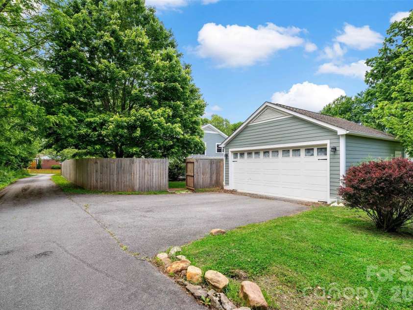 24 Browndale Road, Asheville, NC 28805.  MLS# CAR4407977, YatesRealty ID 41882. 