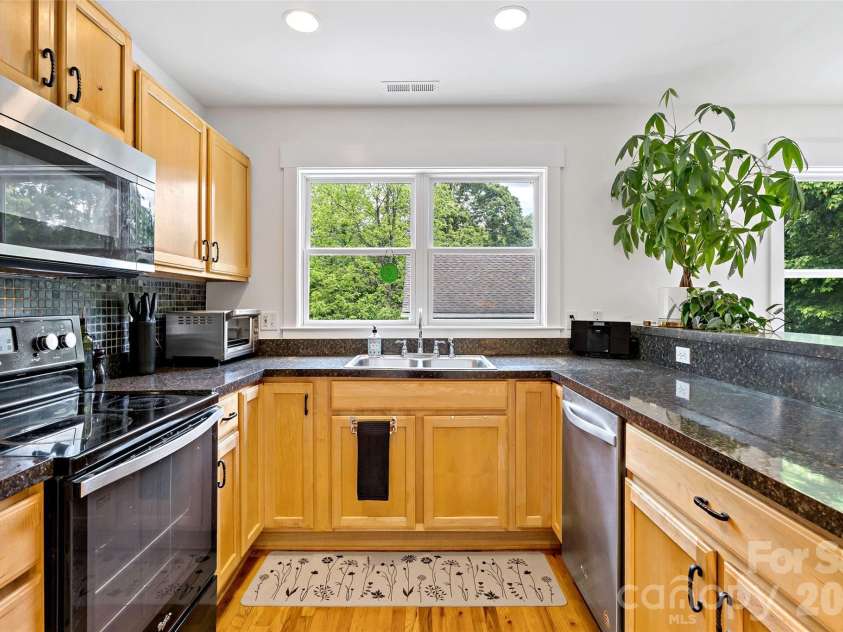 24 Browndale Road, Asheville, NC 28805.  MLS# CAR4407977, YatesRealty ID 41882. 