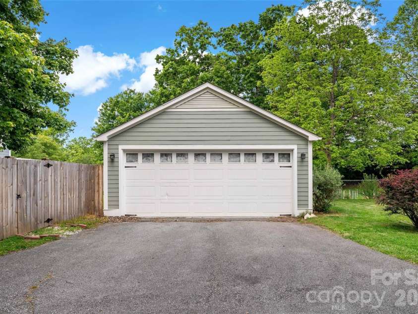 24 Browndale Road, Asheville, NC 28805.  MLS# CAR4407977, YatesRealty ID 41882. 