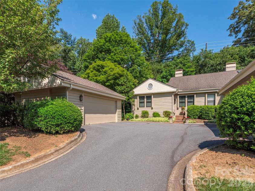 3201 Saint Augustine Place, Asheville, NC 28805.  MLS# CAR4395613, YatesRealty ID 41883. 