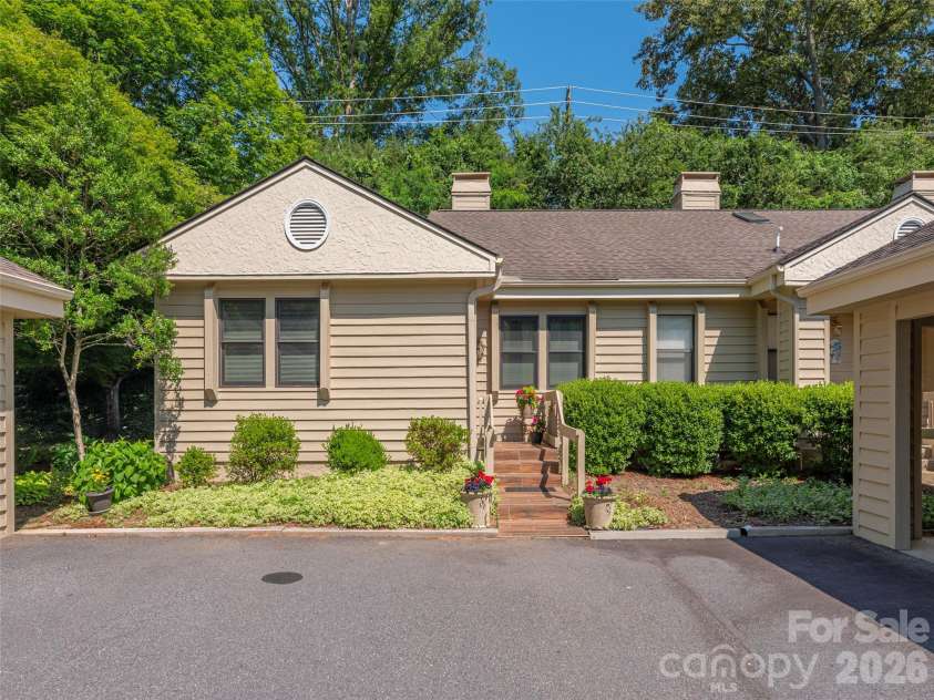3201 Saint Augustine Place, Asheville, NC 28805.  MLS# CAR4395613, YatesRealty ID 41883. 