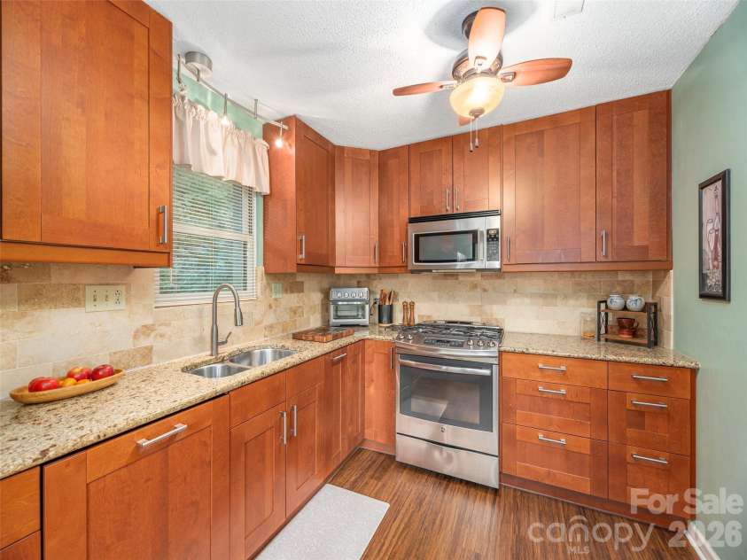 3201 Saint Augustine Place, Asheville, NC 28805.  MLS# CAR4395613, YatesRealty ID 41883. 
