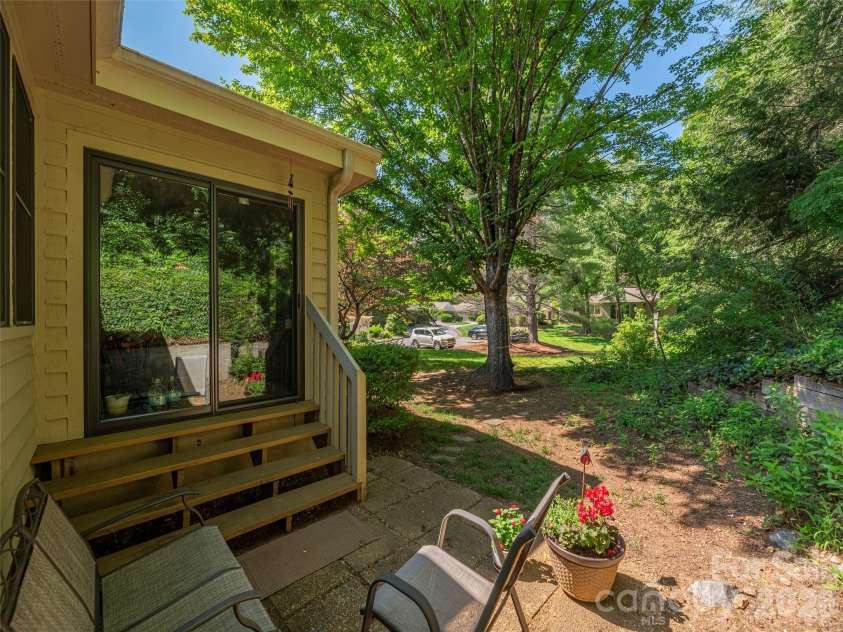 3201 Saint Augustine Place, Asheville, NC 28805.  MLS# CAR4395613, YatesRealty ID 41883. 