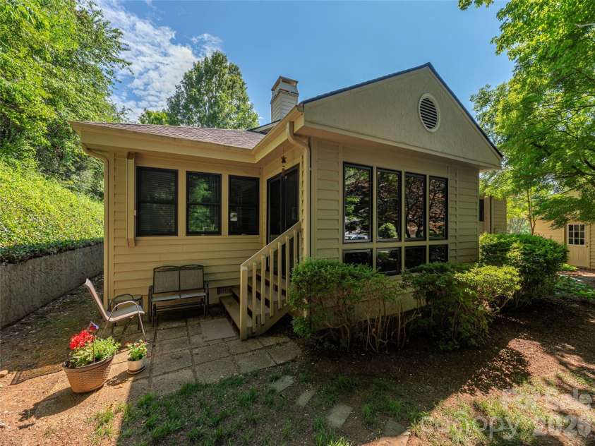 3201 Saint Augustine Place, Asheville, NC 28805.  MLS# CAR4395613, YatesRealty ID 41883. 