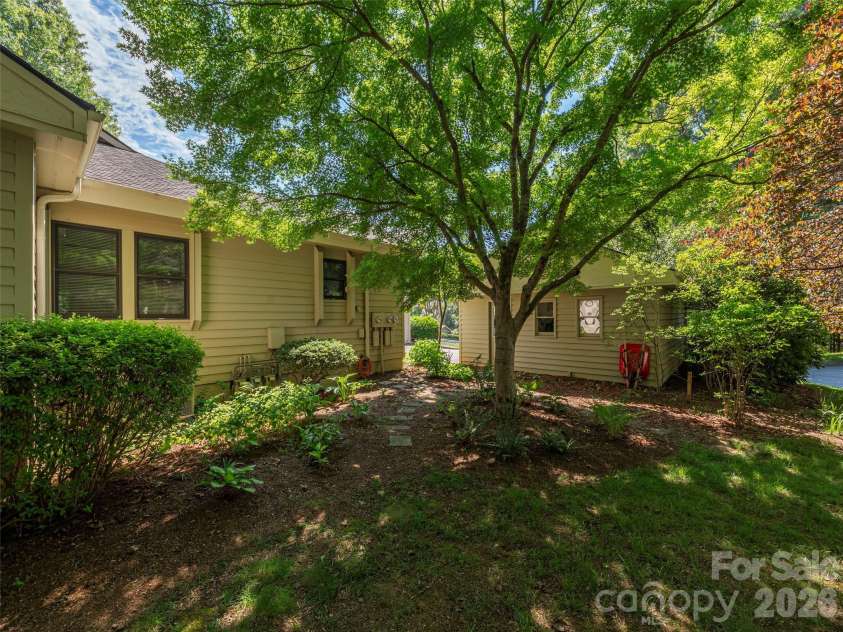 3201 Saint Augustine Place, Asheville, NC 28805.  MLS# CAR4395613, YatesRealty ID 41883. 