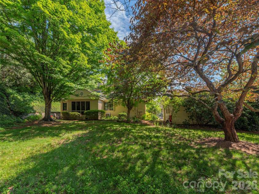 3201 Saint Augustine Place, Asheville, NC 28805.  MLS# CAR4395613, YatesRealty ID 41883. 