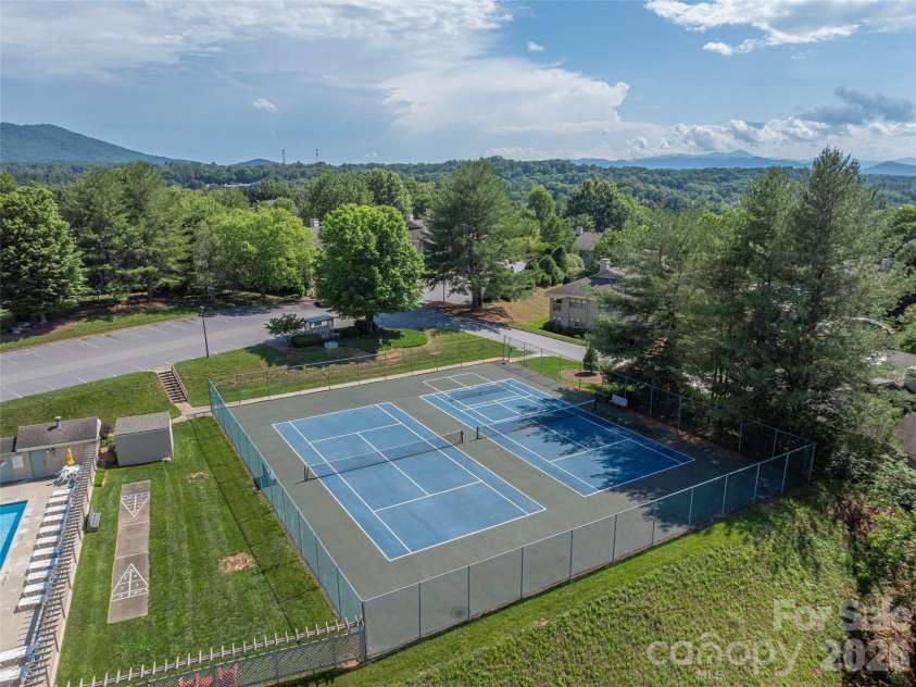 3201 Saint Augustine Place, Asheville, NC 28805.  MLS# CAR4395613, YatesRealty ID 41883. 