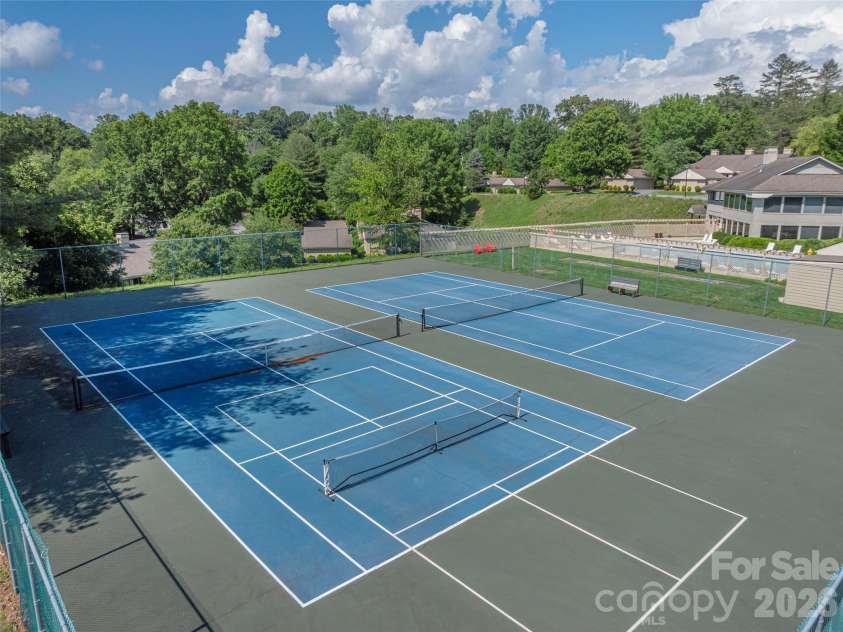 3201 Saint Augustine Place, Asheville, NC 28805.  MLS# CAR4395613, YatesRealty ID 41883. 