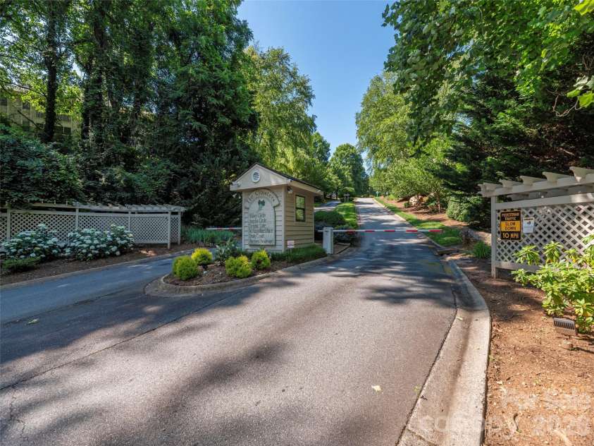 3201 Saint Augustine Place, Asheville, NC 28805.  MLS# CAR4395613, YatesRealty ID 41883. 