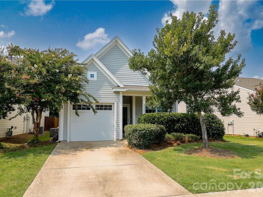 5061 Newport Lakes Drive, Rock Hill, SC 29732.  MLS# CAR4406565, YatesRealty ID 41887. 