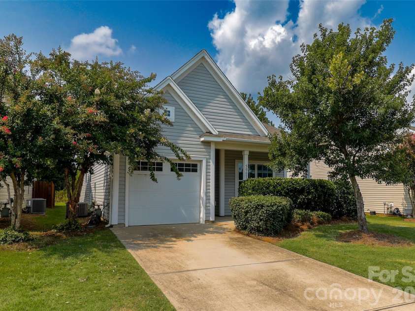 5061 Newport Lakes Drive, Rock Hill, SC 29732.  MLS# CAR4406565, YatesRealty ID 41887. 