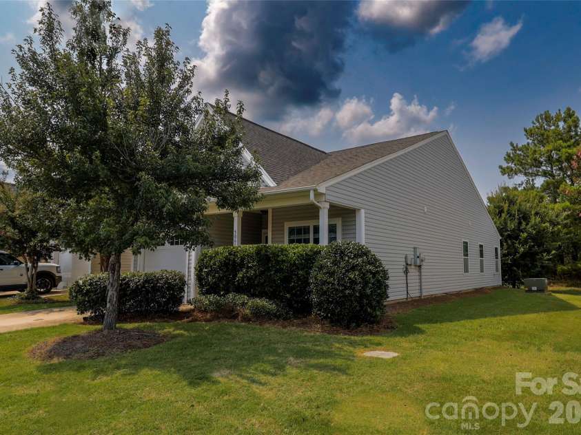 5061 Newport Lakes Drive, Rock Hill, SC 29732.  MLS# CAR4406565, YatesRealty ID 41887. 