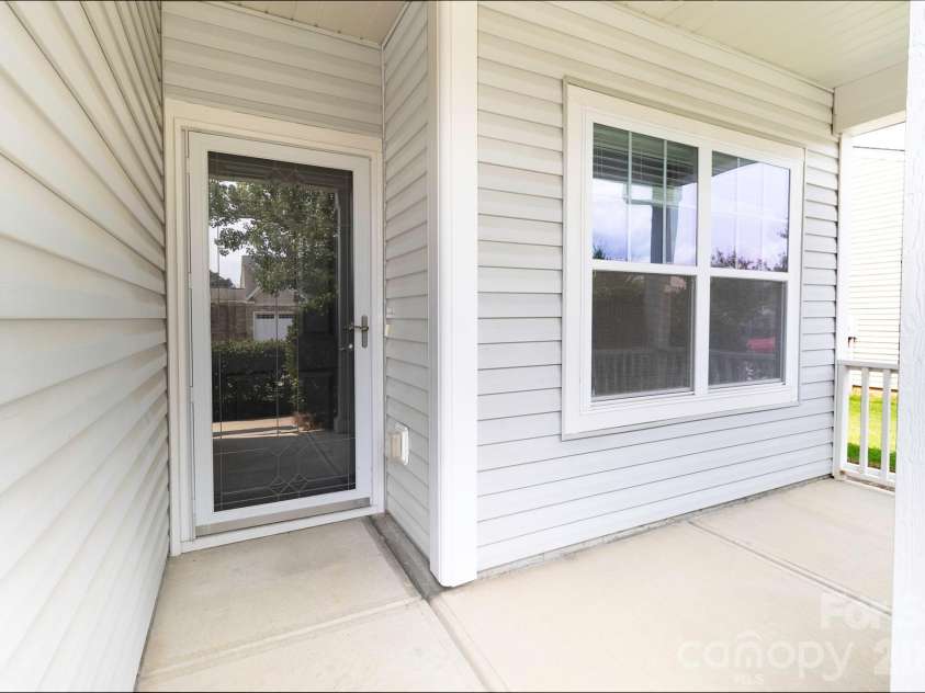 5061 Newport Lakes Drive, Rock Hill, SC 29732.  MLS# CAR4406565, YatesRealty ID 41887. 