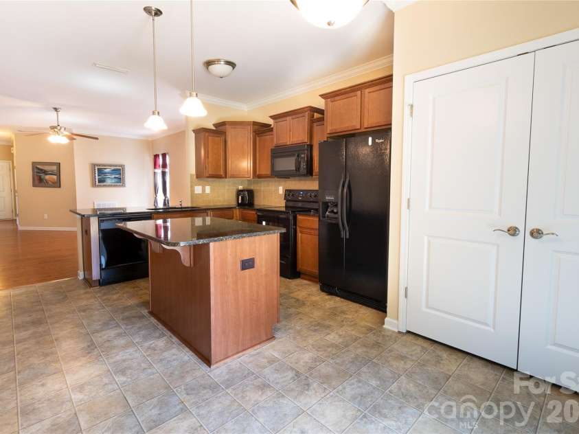 5061 Newport Lakes Drive, Rock Hill, SC 29732.  MLS# CAR4406565, YatesRealty ID 41887. 