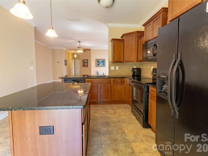 5061 Newport Lakes Drive, Rock Hill, SC 29732.  MLS# CAR4406565, YatesRealty ID 41887. 