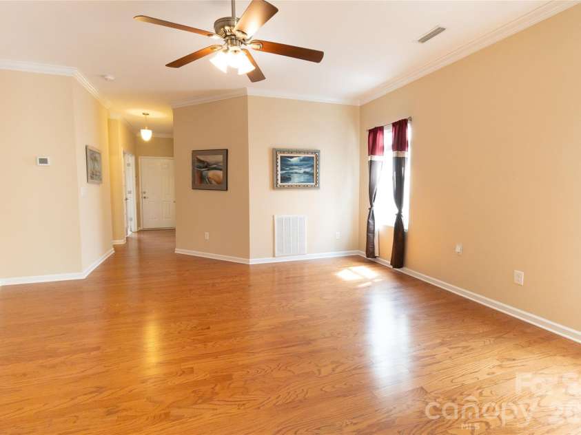 5061 Newport Lakes Drive, Rock Hill, SC 29732.  MLS# CAR4406565, YatesRealty ID 41887. 