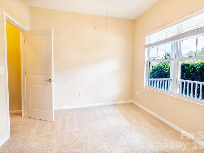 5061 Newport Lakes Drive, Rock Hill, SC 29732.  MLS# CAR4406565, YatesRealty ID 41887. 