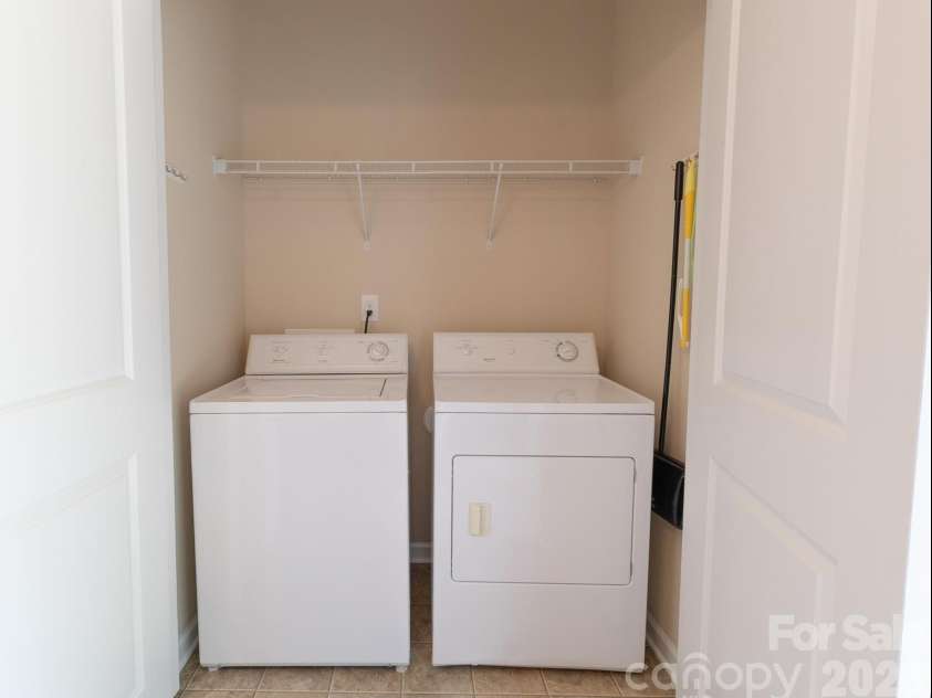 5061 Newport Lakes Drive, Rock Hill, SC 29732.  MLS# CAR4406565, YatesRealty ID 41887. 