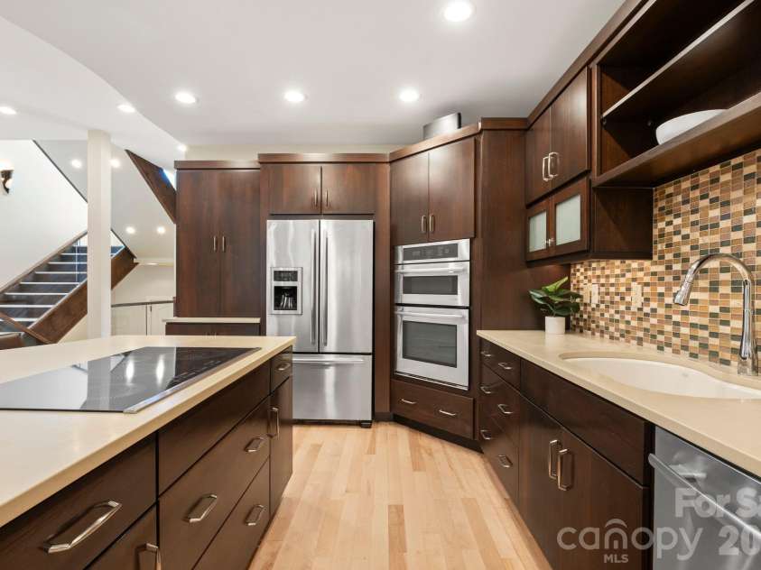 26 Macallan Lane, Asheville, NC 28805.  MLS# CAR4401347, YatesRealty ID 41888. A chef-inspired space that blends beauty and function.