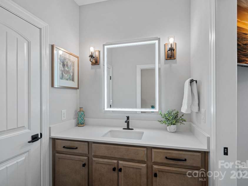 106 Beachview Drive, Mooresville, NC 28117.  MLS# CAR4228983, YatesRealty ID 4189. 2nd Full Bath