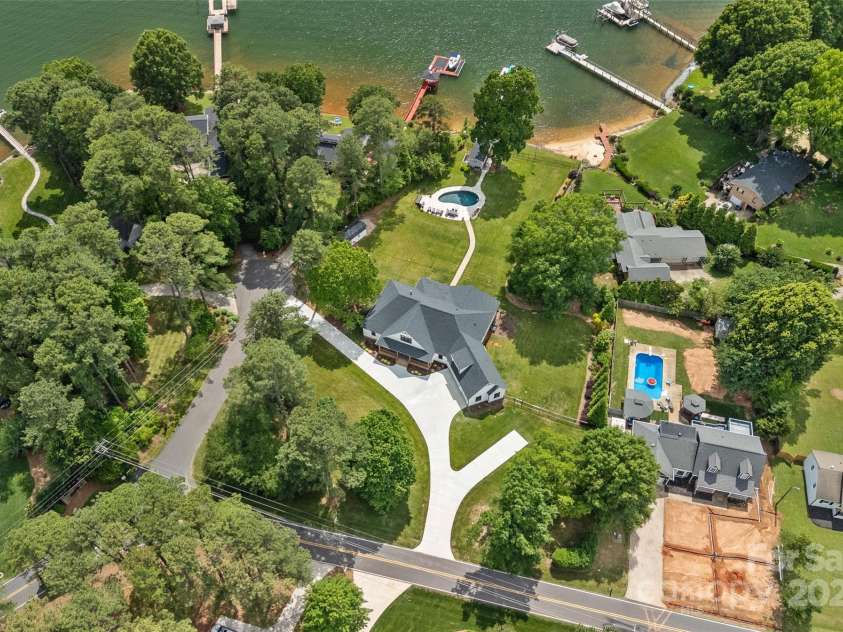 106 Beachview Drive, Mooresville, NC 28117.  MLS# CAR4228983, YatesRealty ID 4189. 