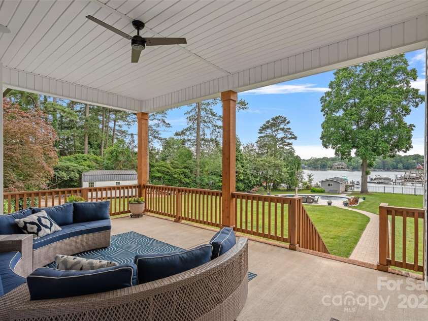 106 Beachview Drive, Mooresville, NC 28117.  MLS# CAR4228983, YatesRealty ID 4189. 