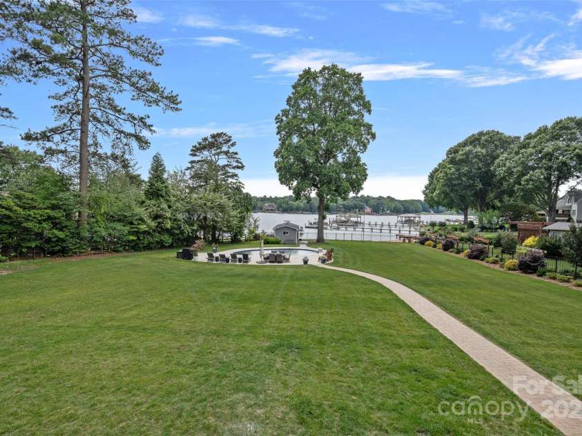 106 Beachview Drive, Mooresville, NC 28117.  MLS# CAR4228983, YatesRealty ID 4189. 