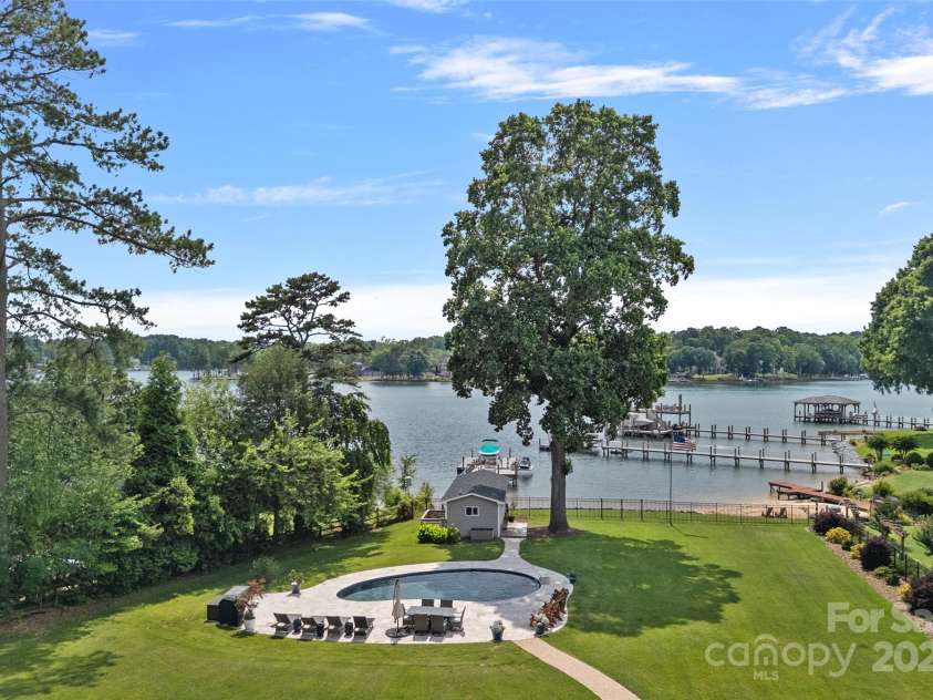 106 Beachview Drive, Mooresville, NC 28117.  MLS# CAR4228983, YatesRealty ID 4189. 
