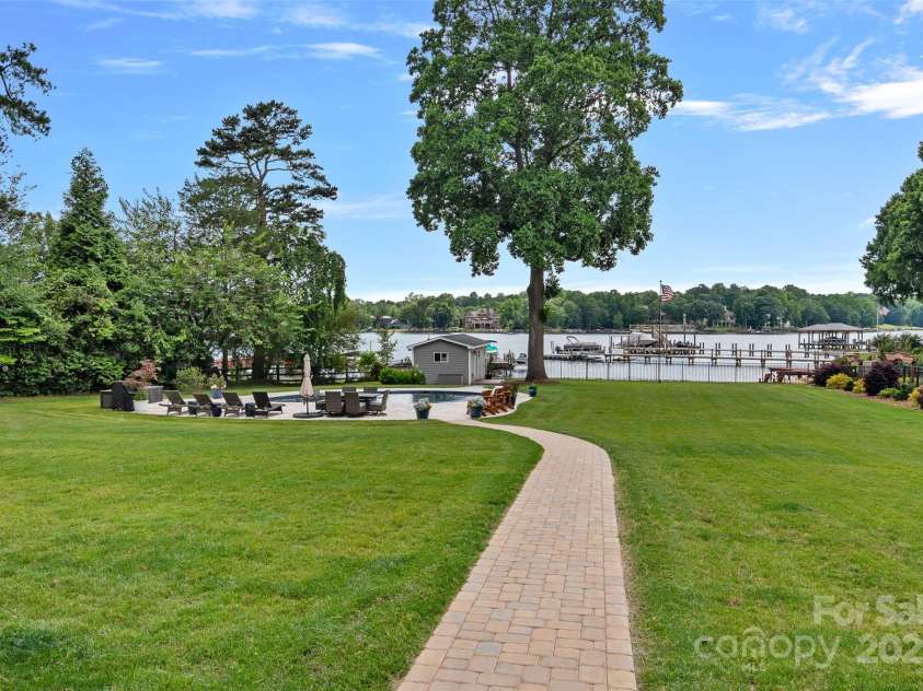 106 Beachview Drive, Mooresville, NC 28117.  MLS# CAR4228983, YatesRealty ID 4189. 