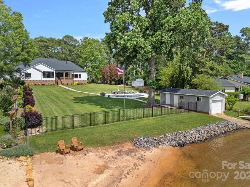106 Beachview Drive, Mooresville, NC 28117.  MLS# CAR4228983, YatesRealty ID 4189. 