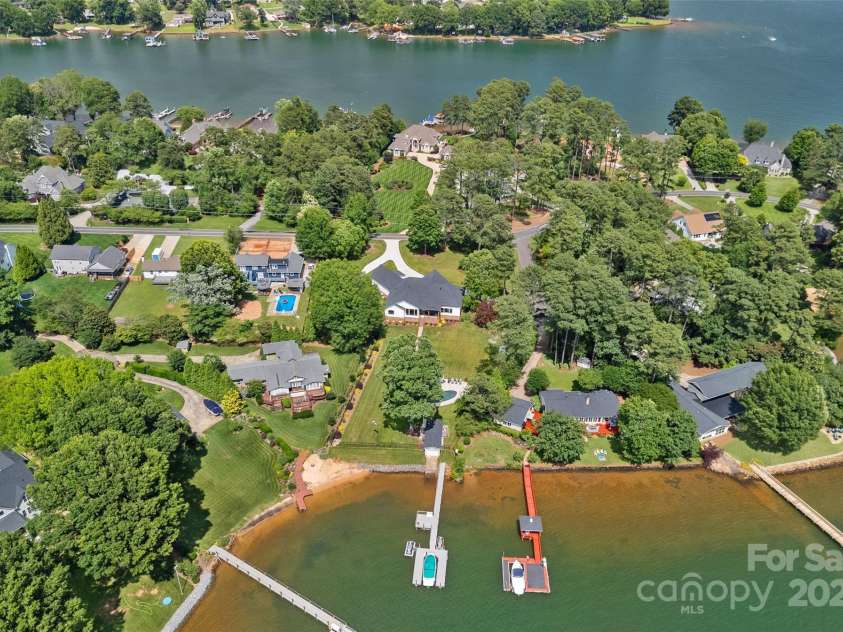 106 Beachview Drive, Mooresville, NC 28117.  MLS# CAR4228983, YatesRealty ID 4189. 