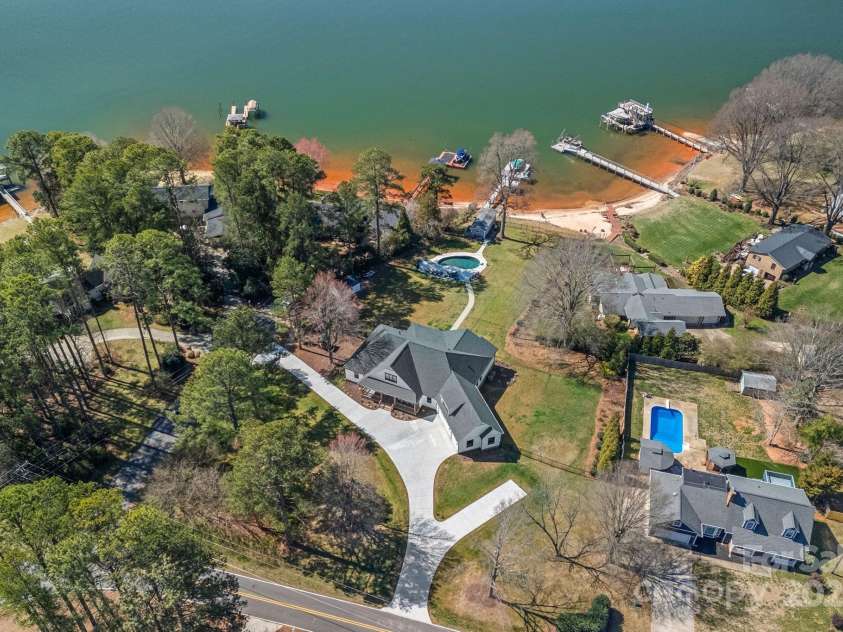 106 Beachview Drive, Mooresville, NC 28117.  MLS# CAR4228983, YatesRealty ID 4189. 