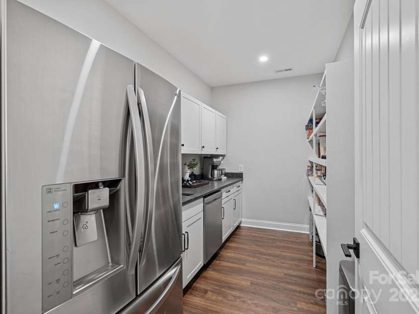 106 Beachview Drive, Mooresville, NC 28117.  MLS# CAR4228983, YatesRealty ID 4189. Butlers Pantry with Fridge and Sink