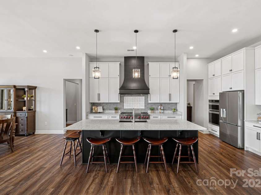 106 Beachview Drive, Mooresville, NC 28117.  MLS# CAR4228983, YatesRealty ID 4189. Gorgeous Quartz Countertops