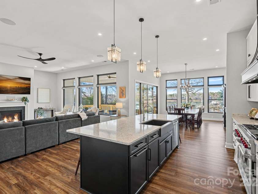 106 Beachview Drive, Mooresville, NC 28117.  MLS# CAR4228983, YatesRealty ID 4189. New Breakfast Bar Lighting