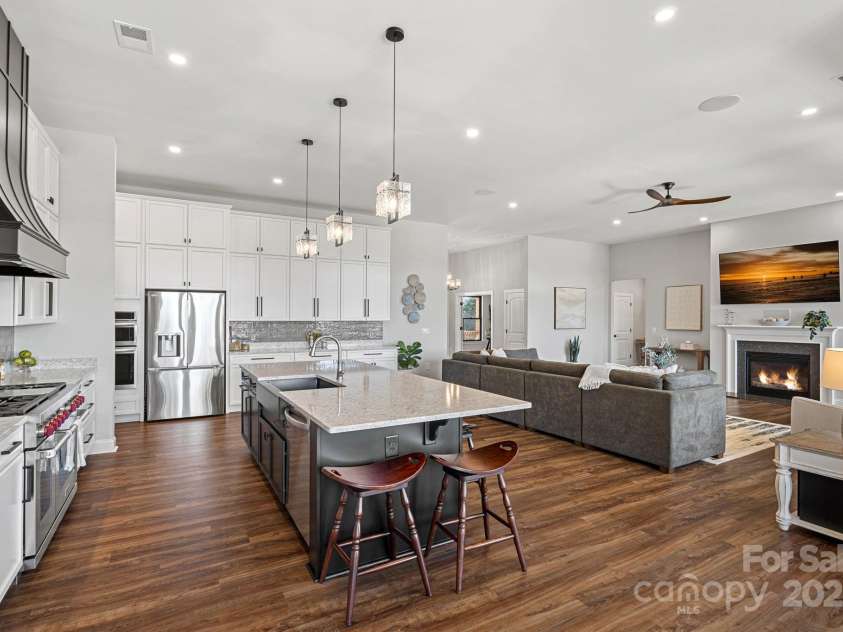 106 Beachview Drive, Mooresville, NC 28117.  MLS# CAR4228983, YatesRealty ID 4189. Tall 11 foot ceilings
