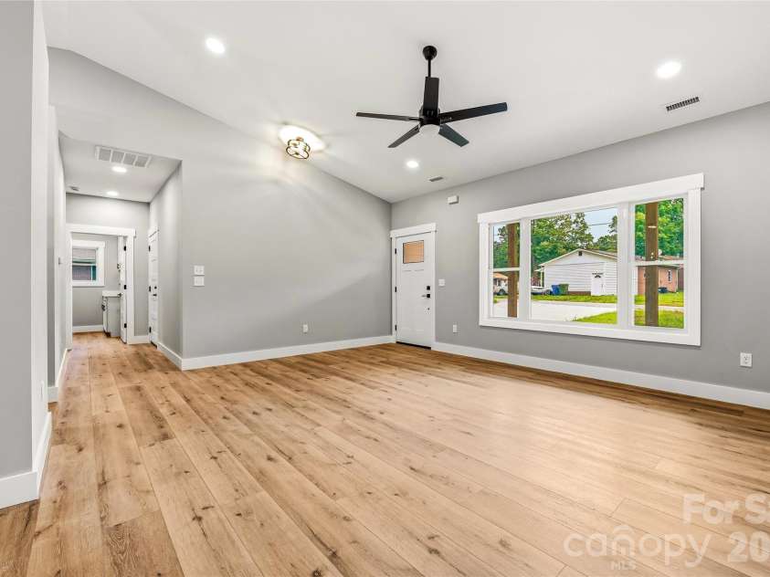 334 Woodland Drive, Hendersonville, NC 28792.  MLS# CAR4407345, YatesRealty ID 41891. 