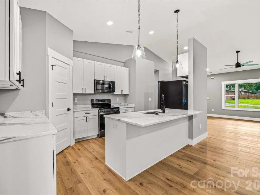 334 Woodland Drive, Hendersonville, NC 28792.  MLS# CAR4407345, YatesRealty ID 41891. 