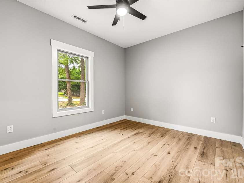 334 Woodland Drive, Hendersonville, NC 28792.  MLS# CAR4407345, YatesRealty ID 41891. 