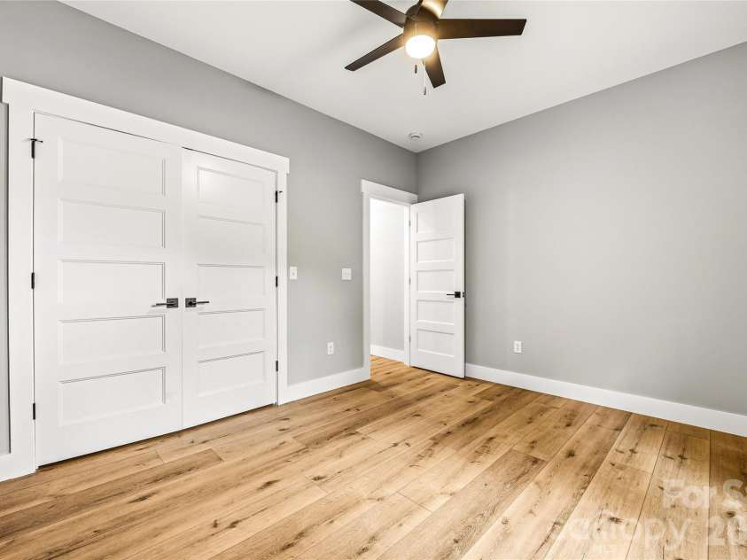 334 Woodland Drive, Hendersonville, NC 28792.  MLS# CAR4407345, YatesRealty ID 41891. 