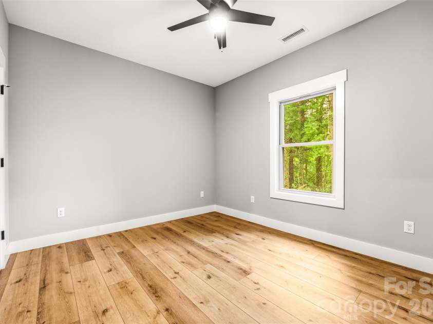 334 Woodland Drive, Hendersonville, NC 28792.  MLS# CAR4407345, YatesRealty ID 41891. 