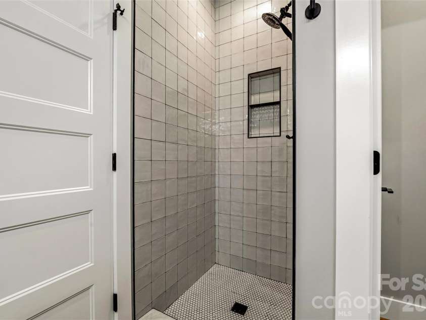 334 Woodland Drive, Hendersonville, NC 28792.  MLS# CAR4407345, YatesRealty ID 41891. 