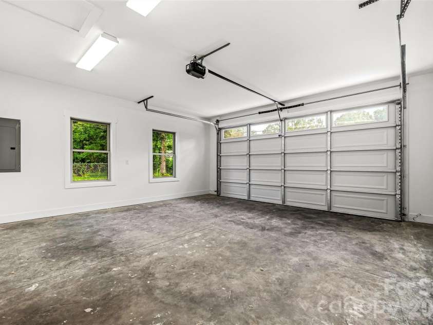 334 Woodland Drive, Hendersonville, NC 28792.  MLS# CAR4407345, YatesRealty ID 41891. 