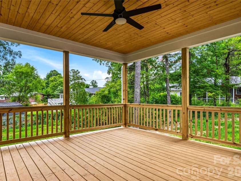 334 Woodland Drive, Hendersonville, NC 28792.  MLS# CAR4407345, YatesRealty ID 41891. 