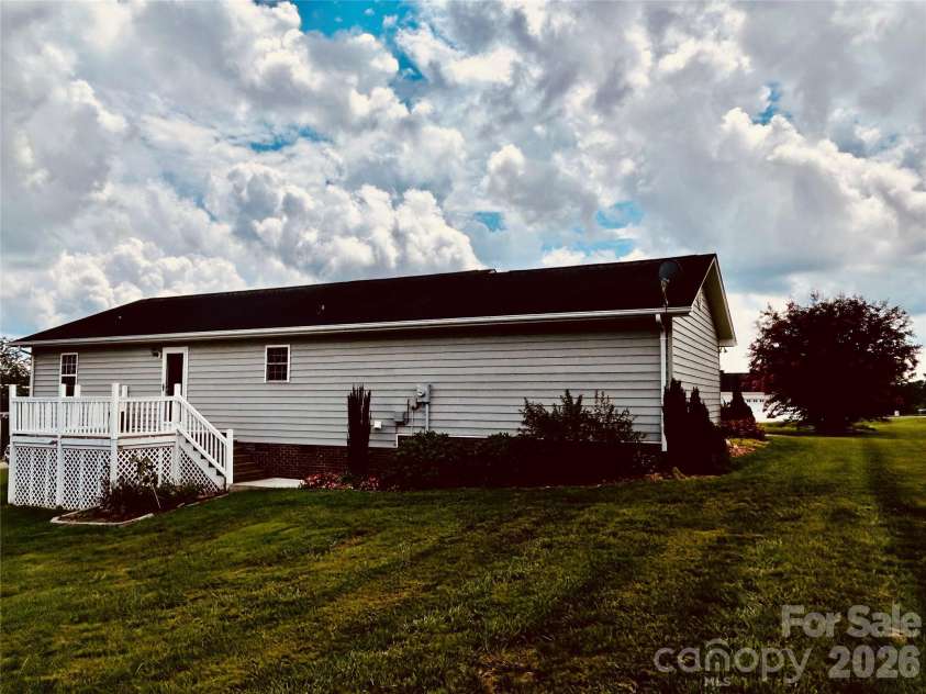 253 Stable Brook Lane, Taylorsville, NC 28681.  MLS# CAR4411348, YatesRealty ID 41892. 