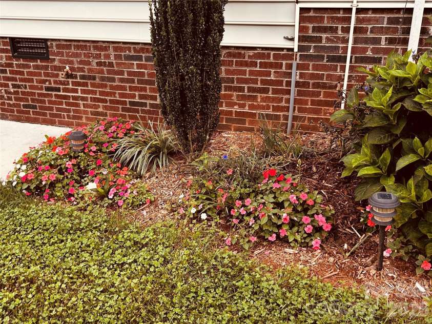 253 Stable Brook Lane, Taylorsville, NC 28681.  MLS# CAR4411348, YatesRealty ID 41892. Beautiful landscaping