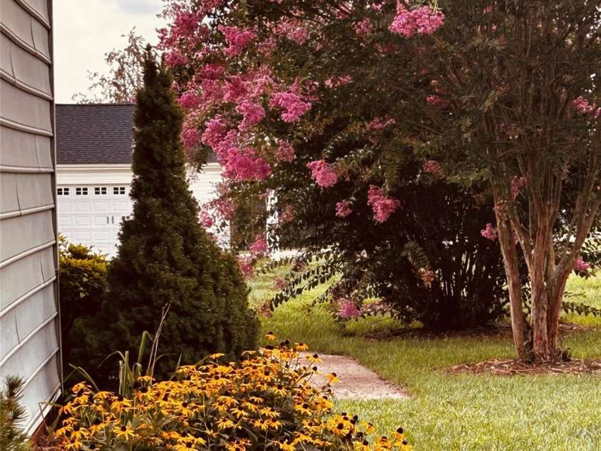 253 Stable Brook Lane, Taylorsville, NC 28681.  MLS# CAR4411348, YatesRealty ID 41892. Beautiful landscaping